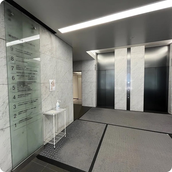本通り駅のすぐそばのビル。